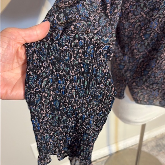 Veronica Beard Blue and White Blouse Floral Blouse with a Ruffled Tie Front - Picture 4 of 9